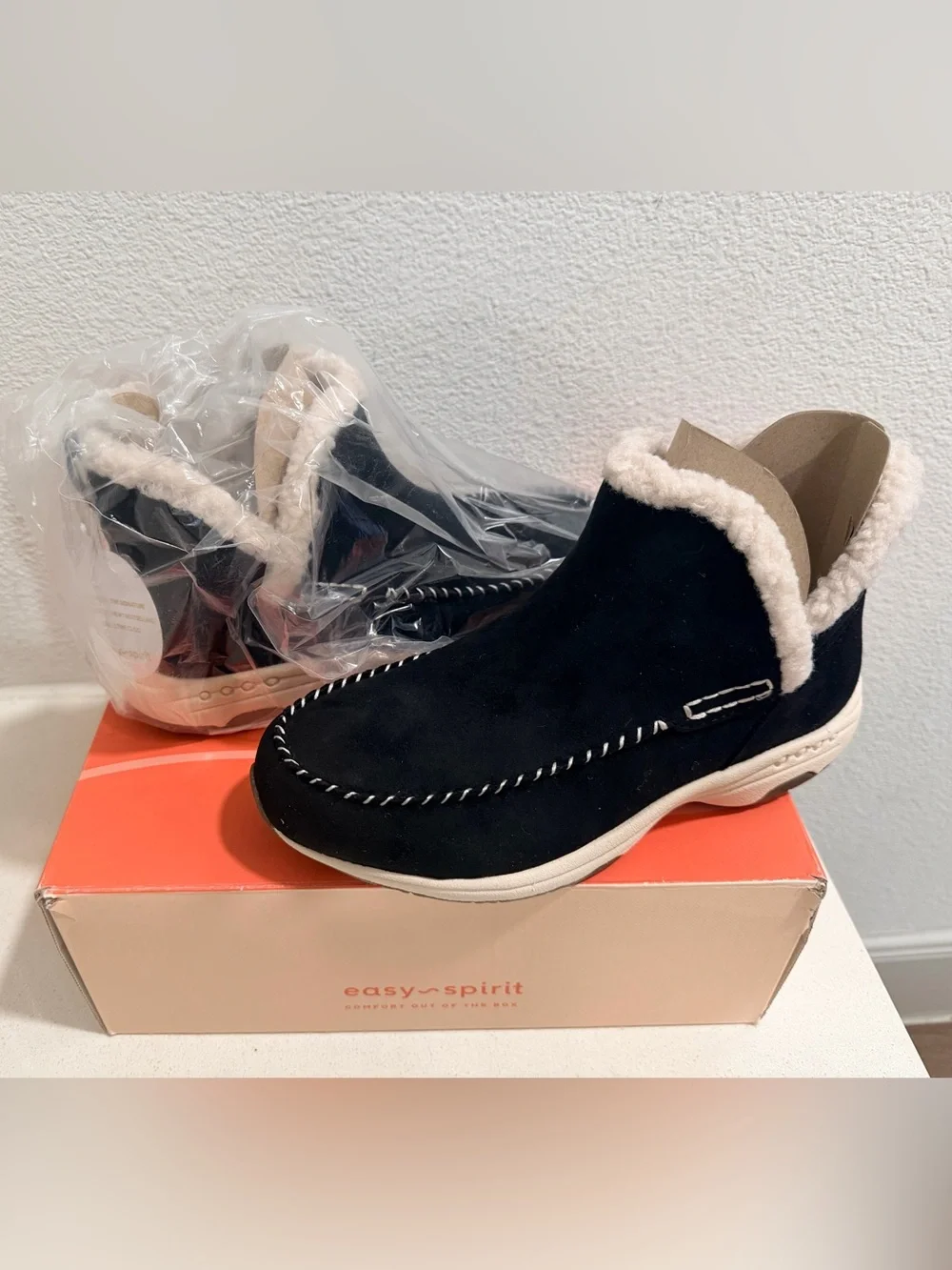 Easy Spirit Women's Black Faux-Suede Sherpa-Lined Ankle Boot